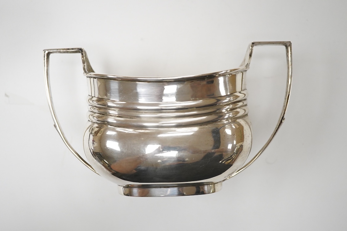 A late 19th/early 20th century matched silver three piece tea set, by W & G Sissons, London, 1898 and The Barnards, London, 1903, gross weight 33oz.